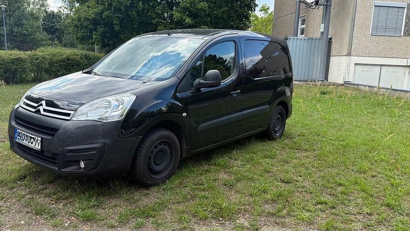 Schwarz Gebraucht 2017 Citroën Berlingo Van / Kleinbus | 7.999 € (Fairer Preis) - Bild 1/4