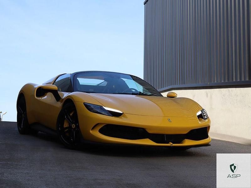 Gebraucht Ferrari 296 828 PS (608 kW) 2024 Gelb Cabrio