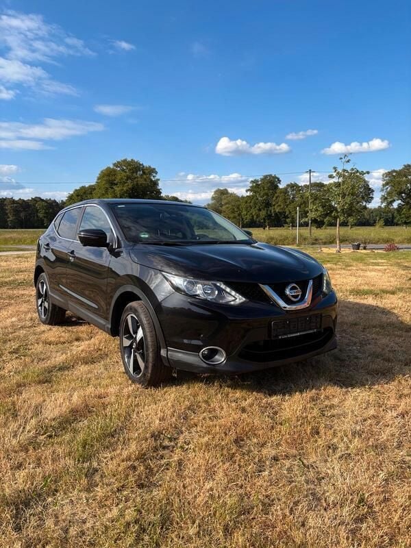 Schwarz Gebraucht 2017 Nissan Qashqai N-Connecta SUV | 13.000 € (Superpreis) - Bild 1/4
