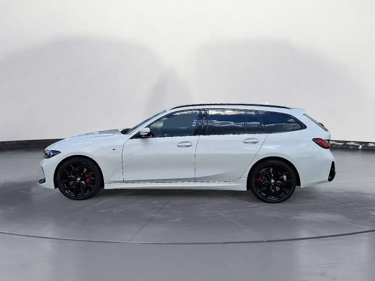 Gebraucht BMW 320 M Sport 190 PS (139 kW) 2025 Weiß Kombi
