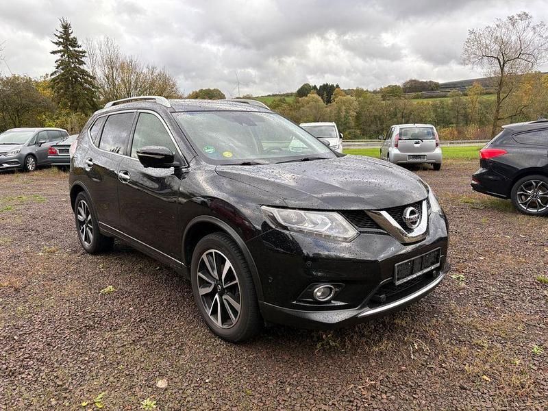 Schwarz Gebraucht 2016 Nissan X-Trail Tekna SUV | 12.490 € (Fairer Preis) - Bild 1/4