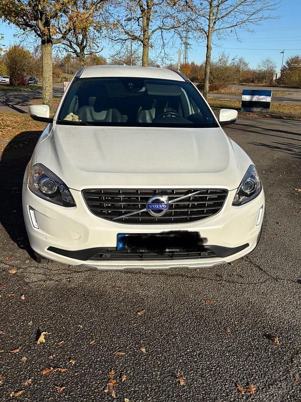 Weiß Gebraucht 2016 Volvo XC60 Ocean Race SUV | 14.500 € - Bild 1/4