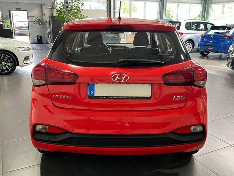 Gebraucht Hyundai i20 Pure 75 PS (55 kW) 2019 Rot Limousine
