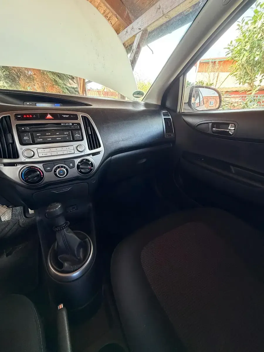 Gebraucht Hyundai i20 Edition 86 PS (63 kW) 2012 Weiß Kleinwagen
