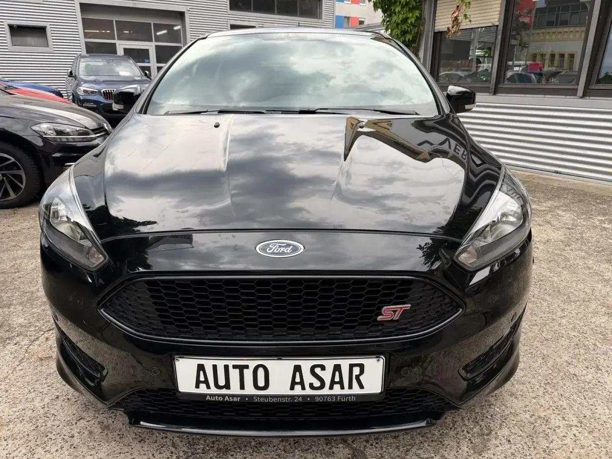 Gebraucht Ford Focus ST-Line 140 PS (102 kW) 2017 Schwarz Kleinwagen