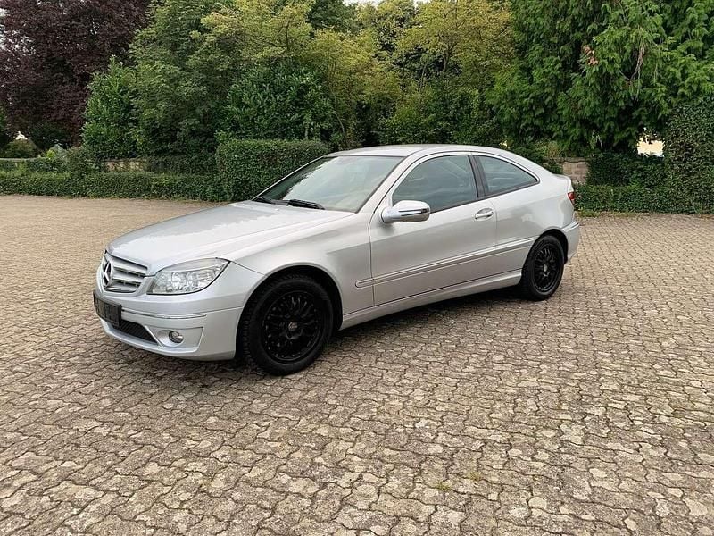 Grau Gebraucht 2008 Mercedes C180 Sport Edition Coupé | 5.899 € (Fairer Preis) - Bild 1/4