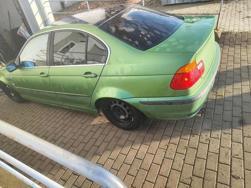 Gebraucht BMW 320 150 PS (110 kW) 2000 Grün Limousine