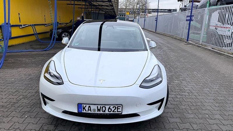 Gebraucht Tesla Model 3 Standard Range Plus 239 kW (325 PS) 2020 Weiß Limousine