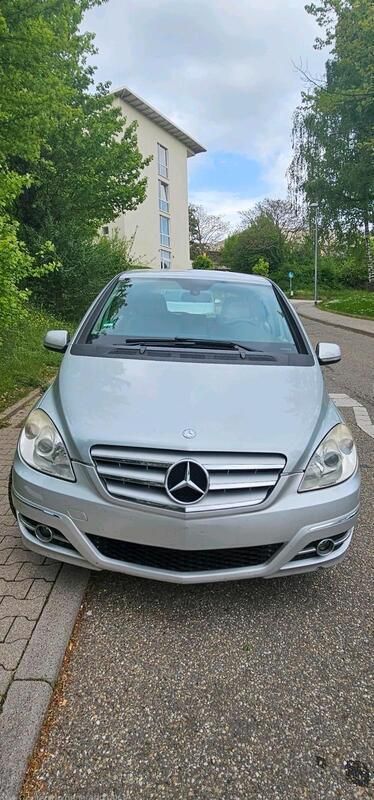 Weiß Gebraucht 2010 Mercedes B200 Van / Kleinbus | 4.000 € (Fairer Preis) - Bild 1/4