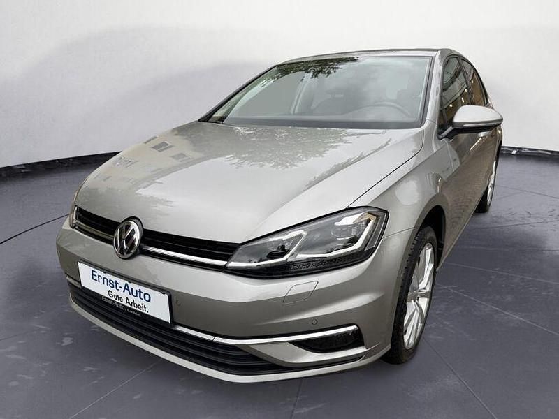 Tungsten silver metallic Gebraucht 2017 VW Golf VII Highline Limousine | 16.350 € (Fairer Preis) - Bild 1/3