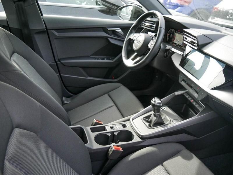 Gebraucht Audi A3 Basis 116 PS (85 kW) 2023 Brillantschwarz Limousine