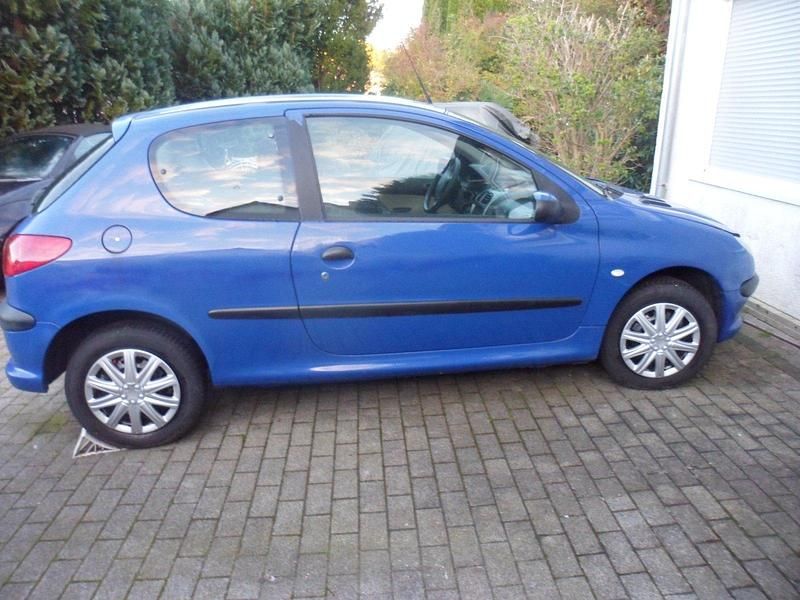 Blau Gebraucht 2006 Peugeot 206 Kleinwagen | 980 € - Bild 1/4