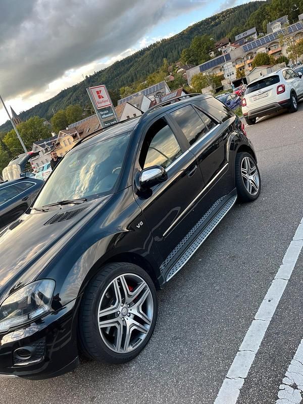 Gebraucht Mercedes ML500 389 PS (286 kW) 2008 Schwarz SUV
