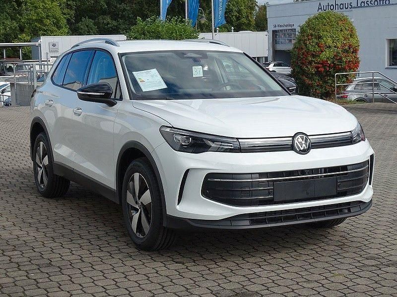 Gebraucht VW Tiguan 150 PS (110 kW) 2025 Weiß SUV
