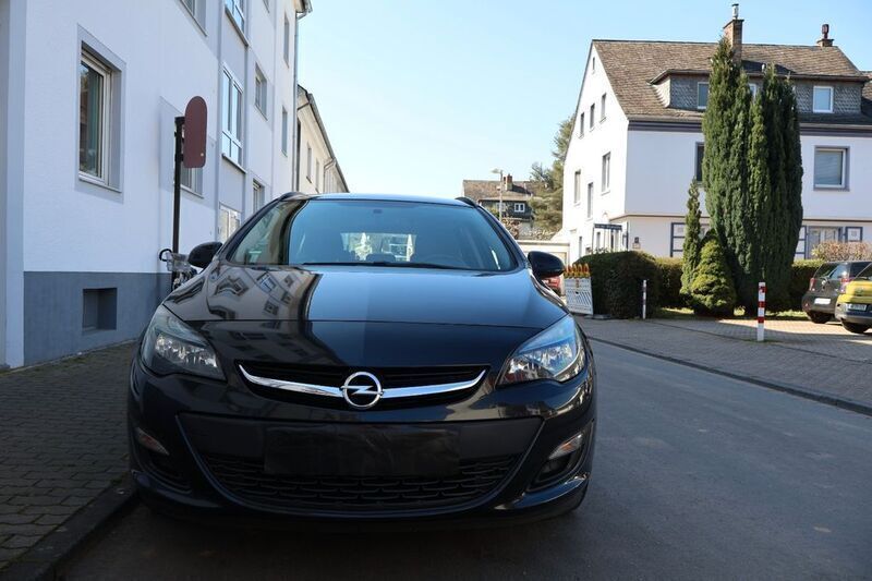Schwarz Gebraucht 2015 Opel Astra Eco Kombi | 5.780 € (Guter Preis) - Bild 1/4