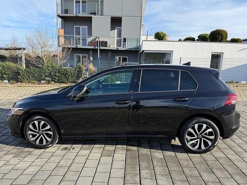 Gebraucht VW Golf VIII Active 110 PS (80 kW) 2022 Schwarz Limousine