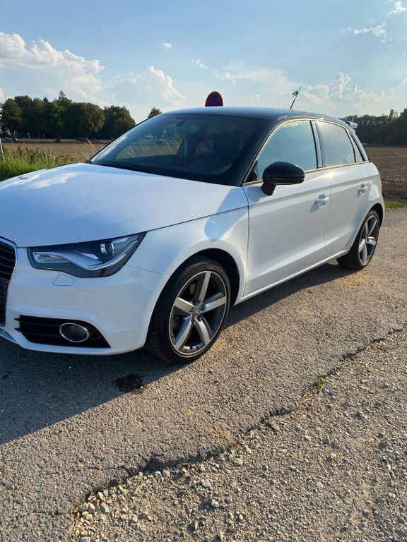 Weiß Gebraucht 2014 Audi A1 Sportback Ambition Kleinwagen | 9.750 € (Guter Preis) - Bild 1/4