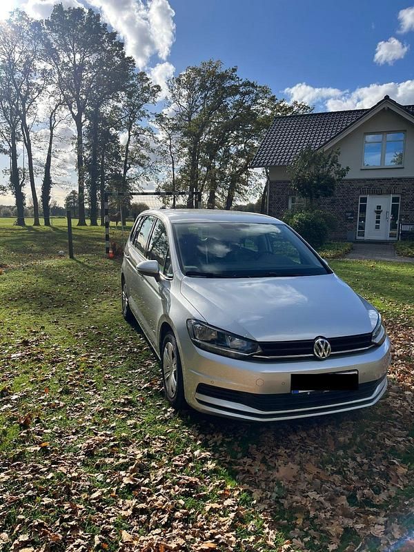 Silber Gebraucht 2016 VW Touran Trendline Van / Kleinbus | 12.187 € (Superpreis) - Bild 1/4