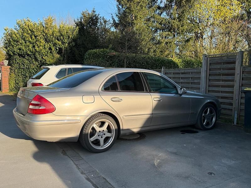 Gebraucht Mercedes E320 Elegance 224 PS (164 kW) 2002 Grau Limousine