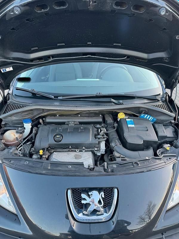 Gebraucht Peugeot 207 95 PS (69 kW) 2011 Schwarz Kleinwagen