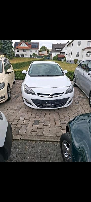 Weiß Gebraucht 2012 Opel Astra Limousine | 6.300 € (Teuer) - Bild 1/4