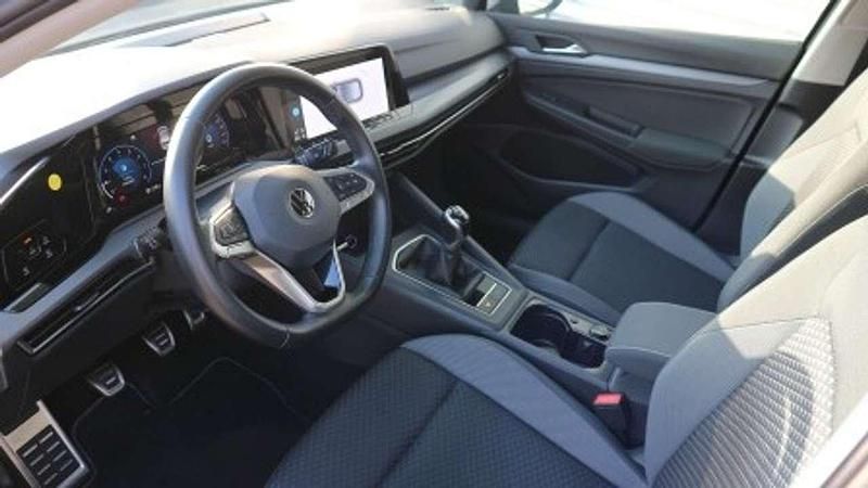 Gebraucht VW Golf VIII Active 150 PS (110 kW) 2021 Uranograu Limousine