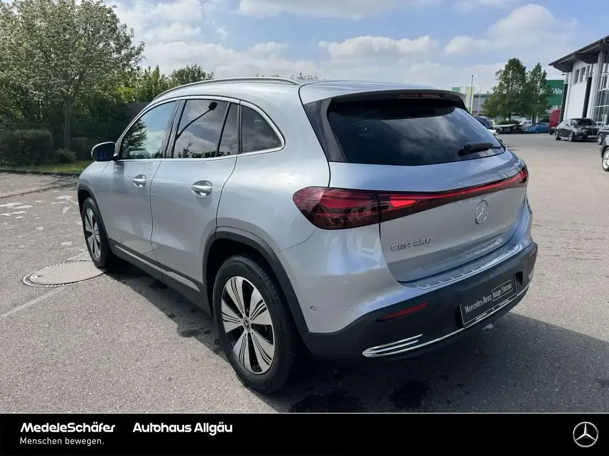 Second-hand Mercedes EQA250 Progressive 150 kW (204 CP) 2025 Argintiu SUV
