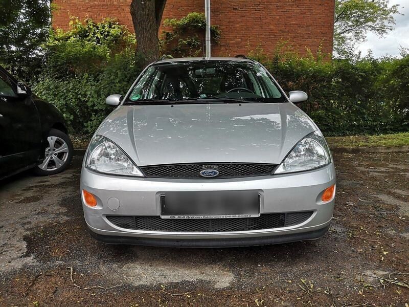 Silber Gebraucht 2001 Ford Focus Kombi | 1.500 € (Guter Preis) - Bild 1/4