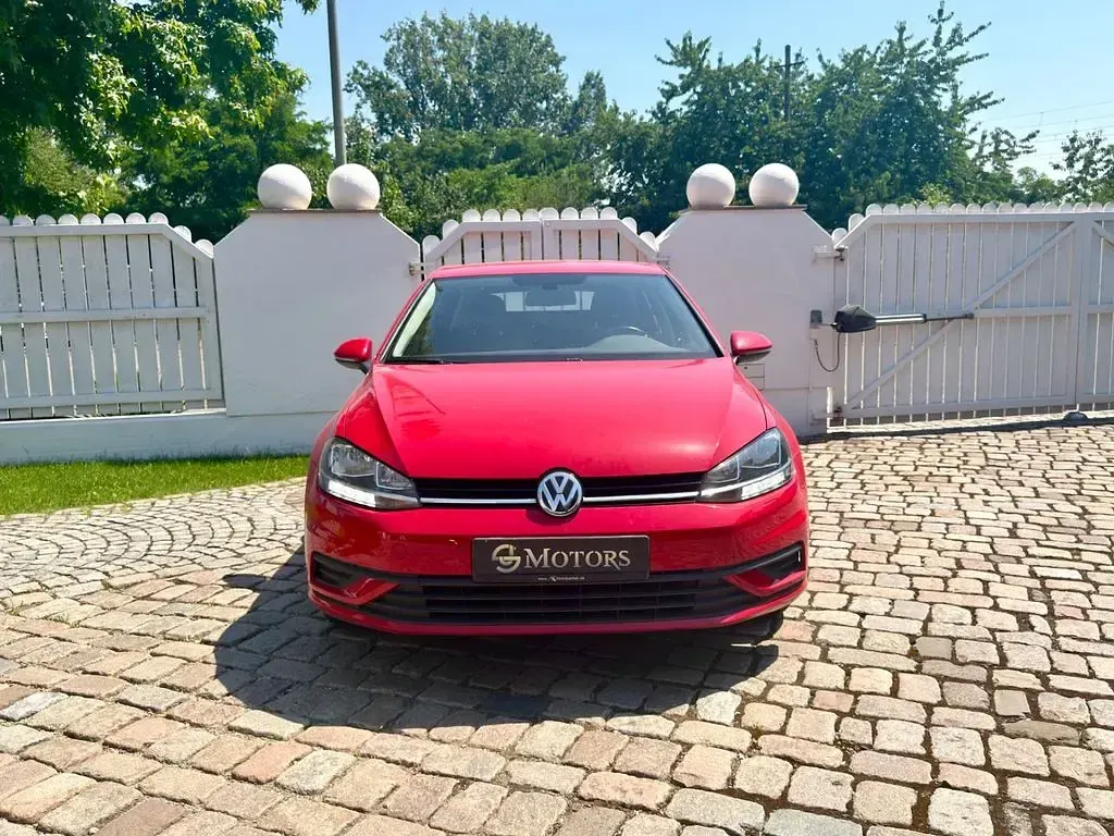 Gebraucht VW Golf VII Trendline 116 PS (85 kW) 2018 Rot Kleinwagen