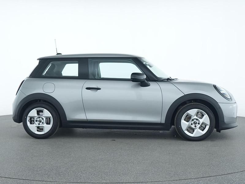 Second-hand Mini Cooper Essential 156 CP (114 kW) 2024 Argintiu Hatchback