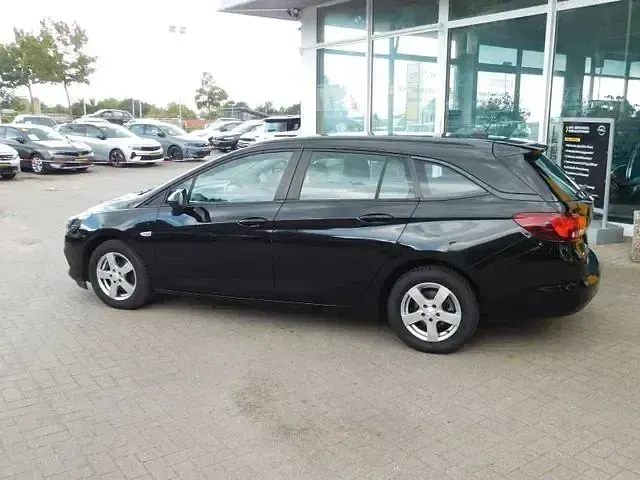 Gebraucht Opel Astra 122 PS (89 kW) 2020 Schwarz Limousine