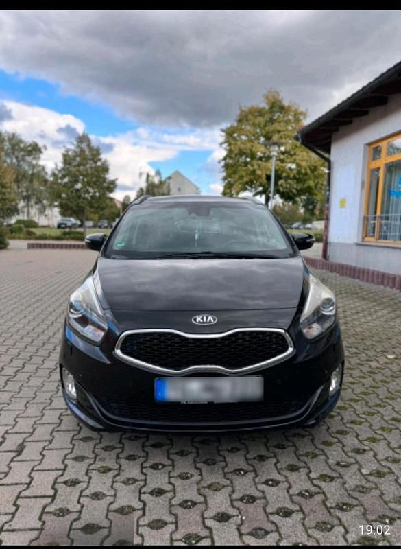 Schwarz Gebraucht 2015 Kia Carens Van / Kleinbus | 6.500 € - Bild 1/4