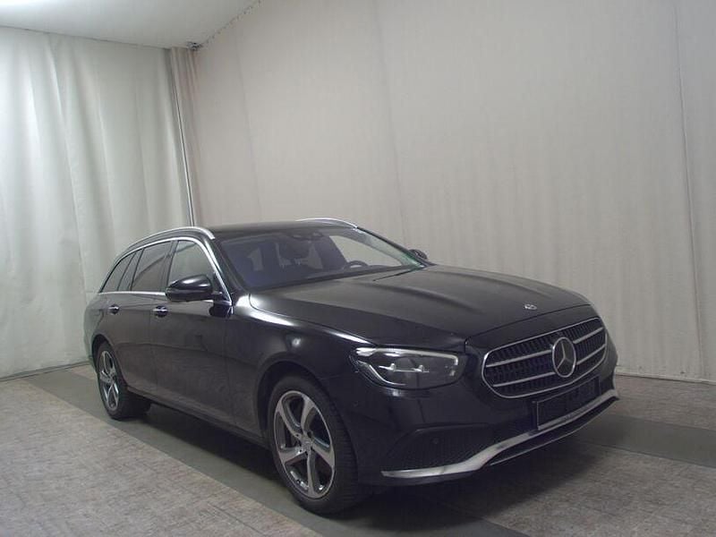Gebraucht Mercedes E300 Avantgarde 320 PS (235 kW) 2021 Schwarz unilack Kombi