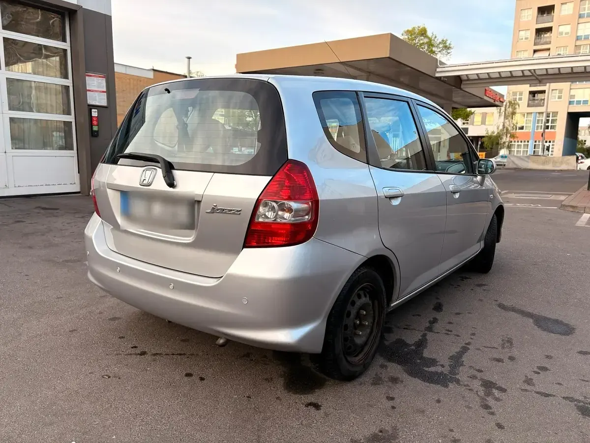 Gebraucht Honda Jazz 78 PS (57 kW) 2008 Silber Kleinwagen