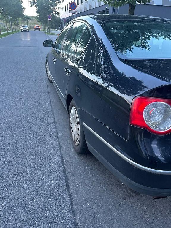 Schwarz Gebraucht 2005 VW Passat Comfortline Limousine | 1.111 € (Superpreis) - Bild 1/4
