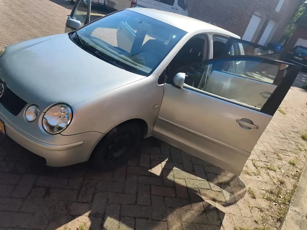 Gebraucht VW Polo 64 PS (47 kW) 2005 Silber Kleinwagen