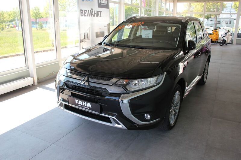 Schwarz Gebraucht 2020 Mitsubishi Outlander P-HEV Basis SUV | 20.990 € (Guter Preis) - Bild 1/4