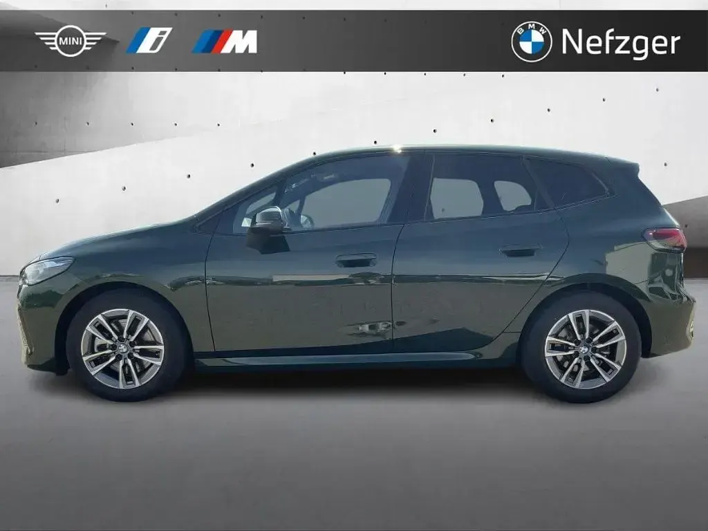 Gebraucht BMW 223 Active Tourer M Sport 204 PS (150 kW) 2022 Sanremo green metallic Van / Kleinbus