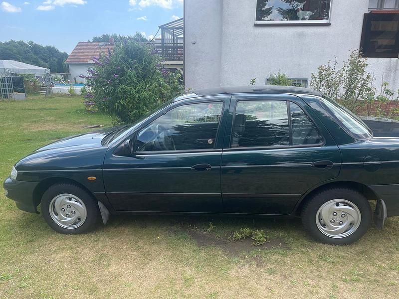 Gebraucht Kia Sephia 89 PS (65 kW) 1996 Grün Limousine