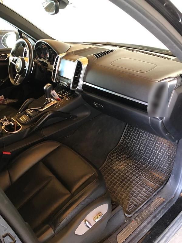 Second-hand Porsche Cayenne S 385 CP (283 kW) 2017 Negru SUV