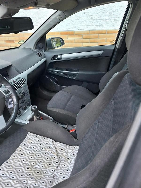 Gebraucht Opel Astra 92 PS (67 kW) 2004 Schwarz Kombi