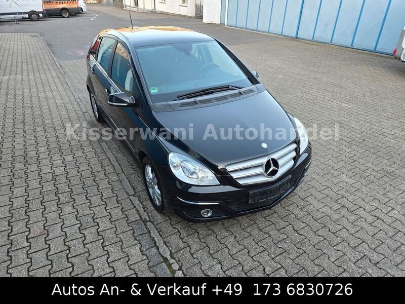 Schwarz Gebraucht 2011 Mercedes B180 Van / Kleinbus | 4.499 € (Fairer Preis) - Bild 1/4