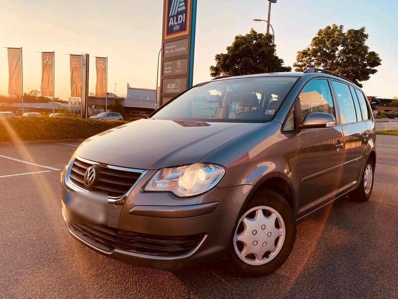 Grau Gebraucht 2007 VW Touran Trendline Van / Kleinbus | 5.100 € (Teuer) - Bild 1/4