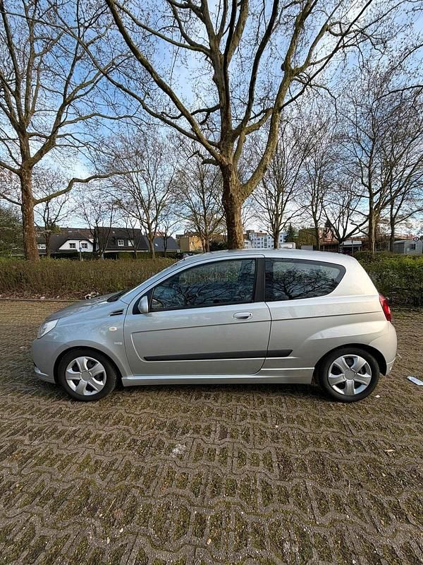 Gebraucht Chevrolet Aveo 84 PS (61 kW) 2009 Silber Kleinwagen