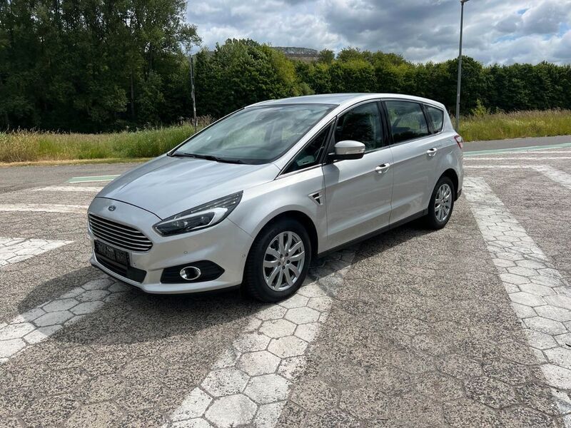 Polarsilber metallic Gebraucht 2018 Ford S-MAX Titanium Van / Kleinbus | 5.990 € (Guter Preis) - Bild 1/4