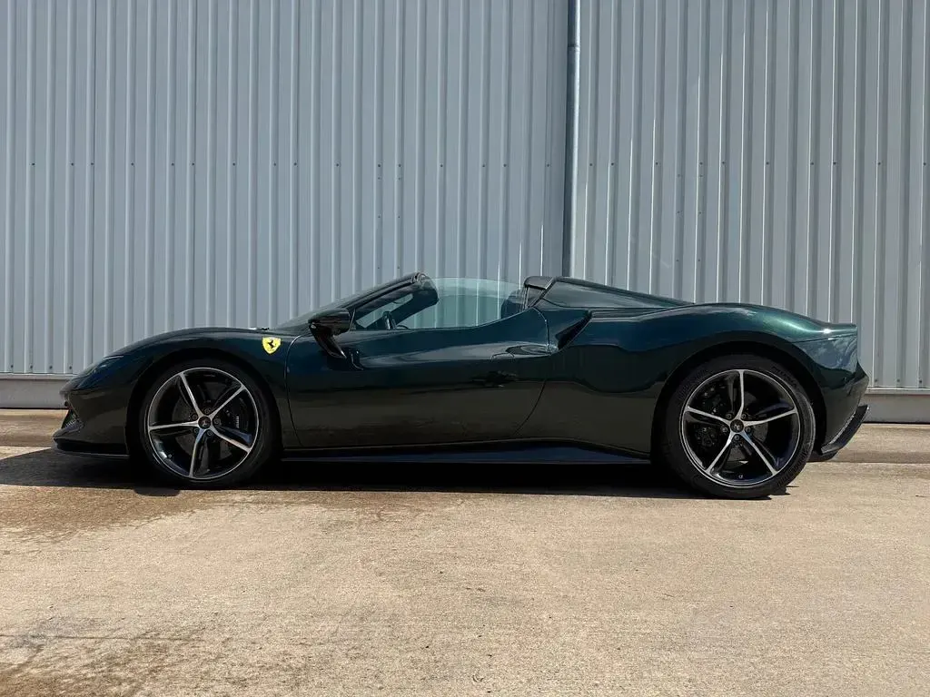 Gebraucht Ferrari 296 829 PS (609 kW) 2023 Grün Cabrio