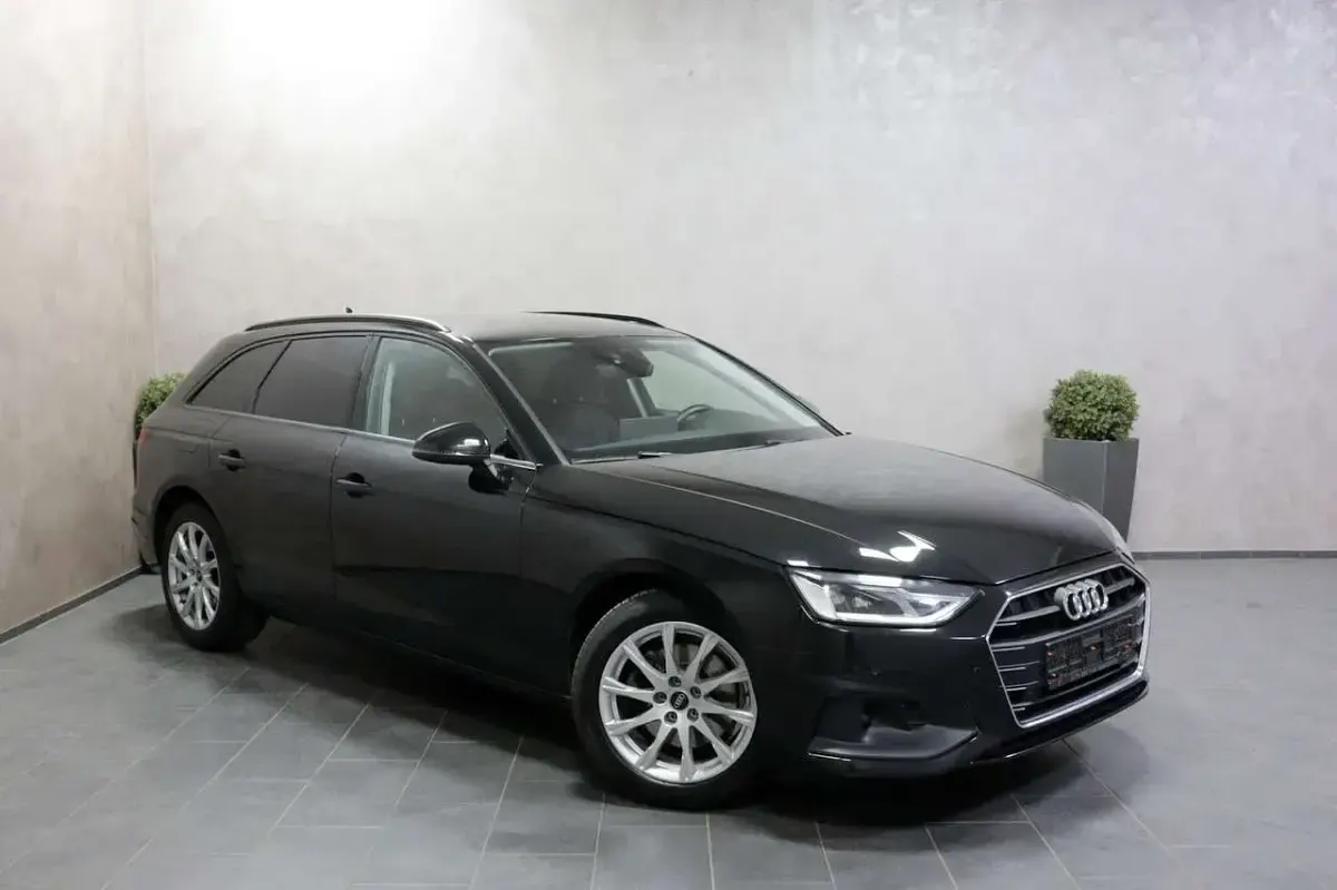 Gebraucht Audi A4 150 PS (110 kW) 2022 Schwarz Kombi