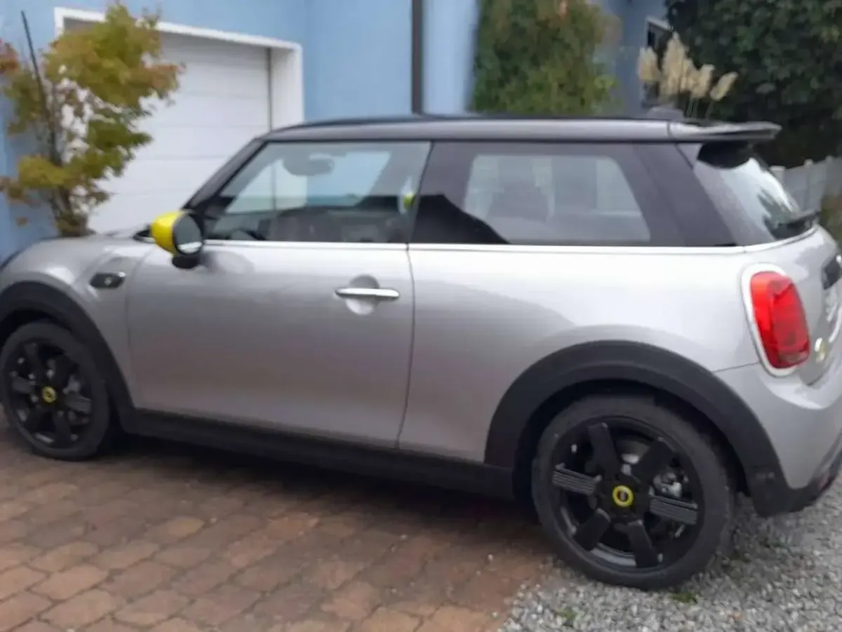 Gebraucht Mini Cooper SE 135 kW (184 PS) 2023 Silber Kleinwagen