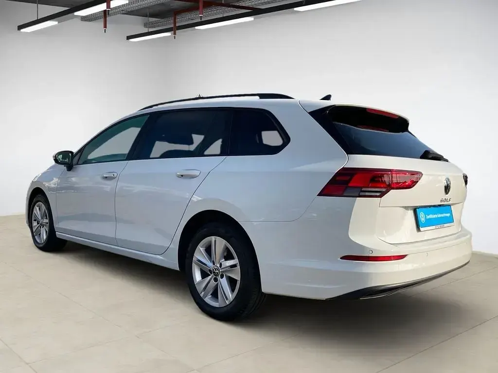 Gebraucht VW Golf VIII Life 150 PS (110 kW) 2022 Weiß Kombi