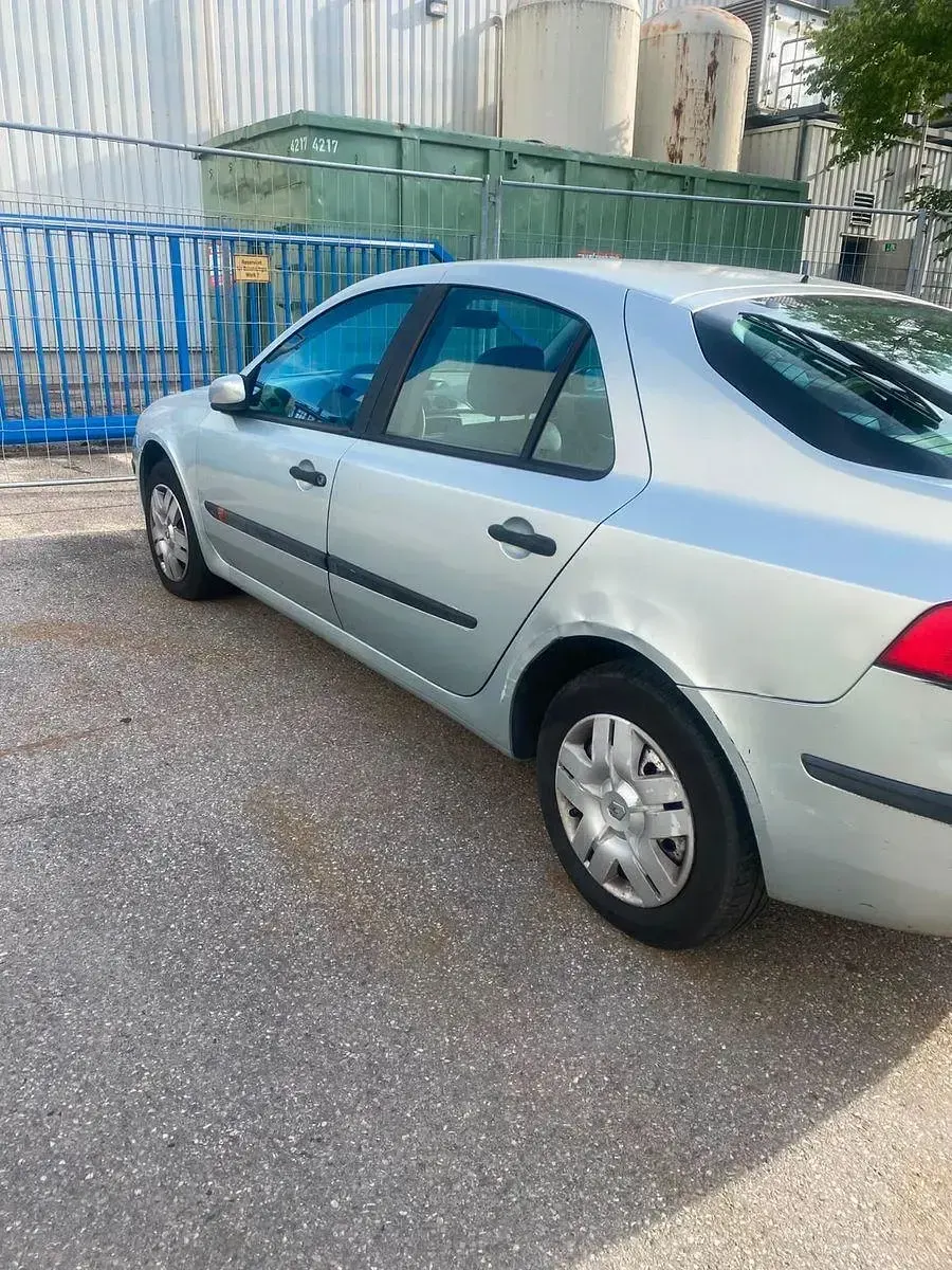 Gebraucht Renault Laguna II Dynamique 120 PS (88 kW) 2002 Grau Limousine